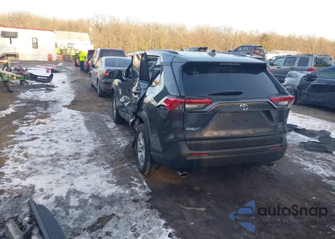 2019 Toyota Rav4 Xle z USA, uszkodzony, nr VIN 2T3P1RFV4KW072997